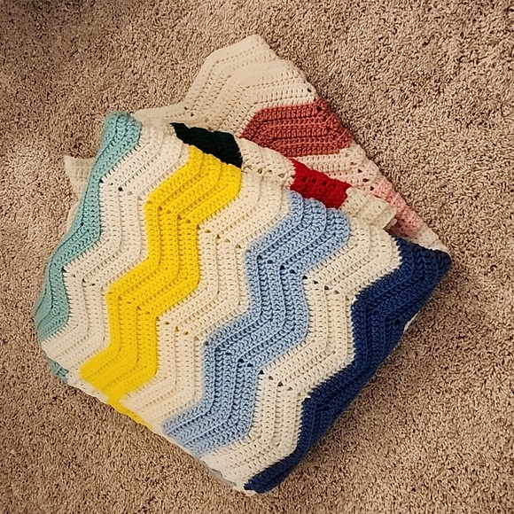 Beautiful Hand Crocheted Vintage Retro Rainbow Granny Afghan Throw Blanket - Picture 2 of 2